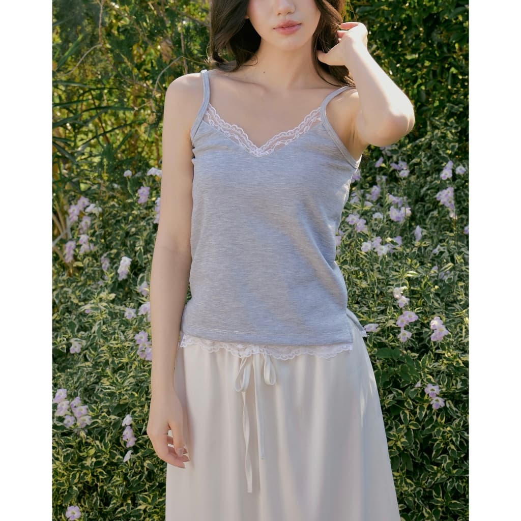 เสื้อสายเดี่ยวขอบลูกไม้ Allure lace top รูปที่ 4