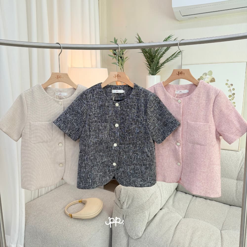 POI เสื้อทวิตคอกลมแต่งกระดุมขาว พรีเมี่ยมคลาสสิค C001D7 รูปที่ 2