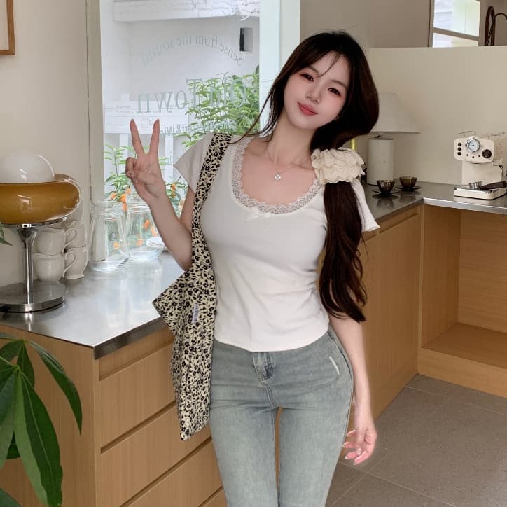 Hotgirl จากกทม เสื้อยืดแขนสั้นคอกลมลายลูกไม้สีขาวสำหรับผู้หญิง Y2Kเสื้อครอปทรงเข้ารูป รูปที่ 6