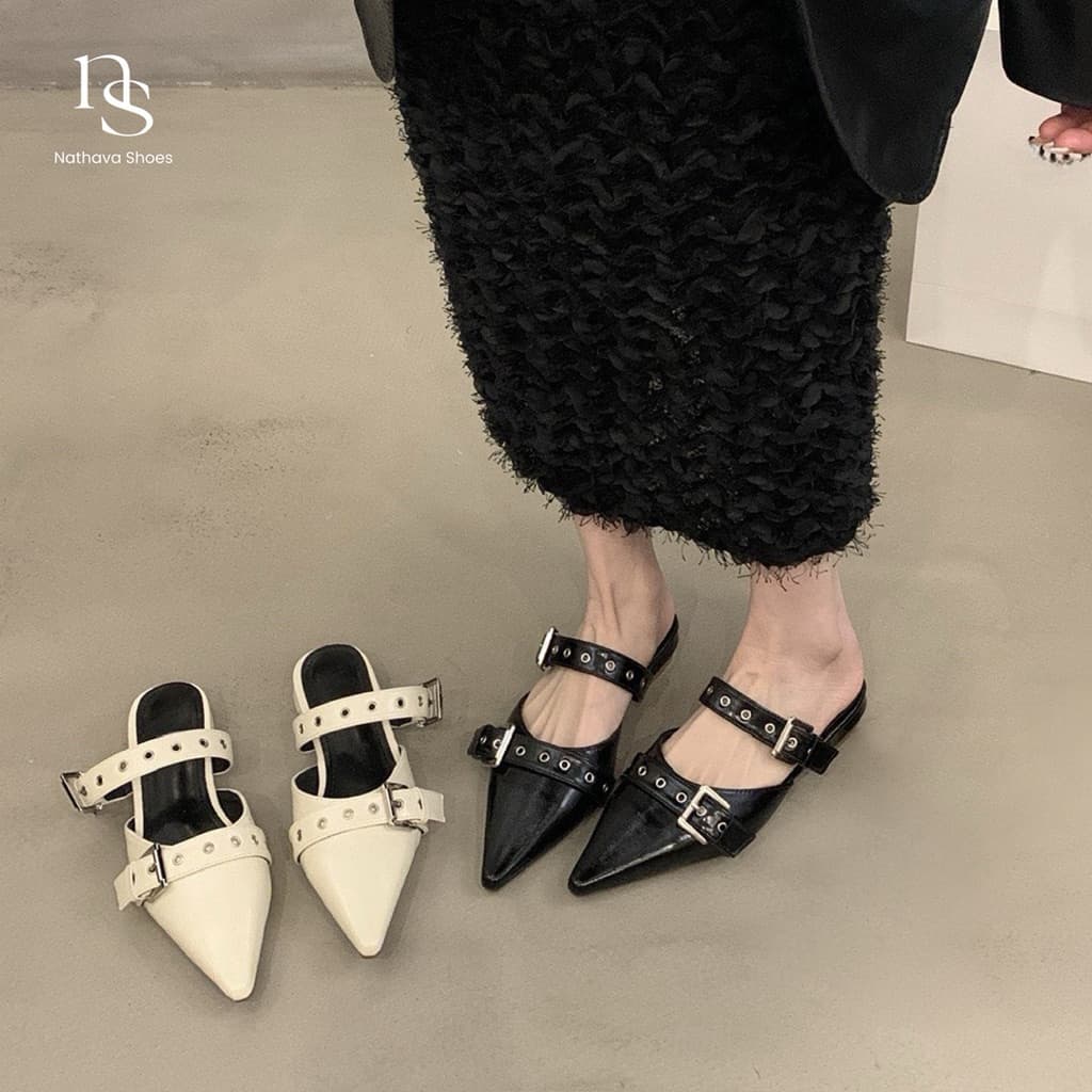 Nathava – ใหม่ รองเท้าแตะหัวแหลม สายคาดหมุดดีไซน์เก๋ ความสูง 3 ซม. ใส่แล้วขาเรียว เดินง่าย ไม่เมื่อย รูปที่ 1