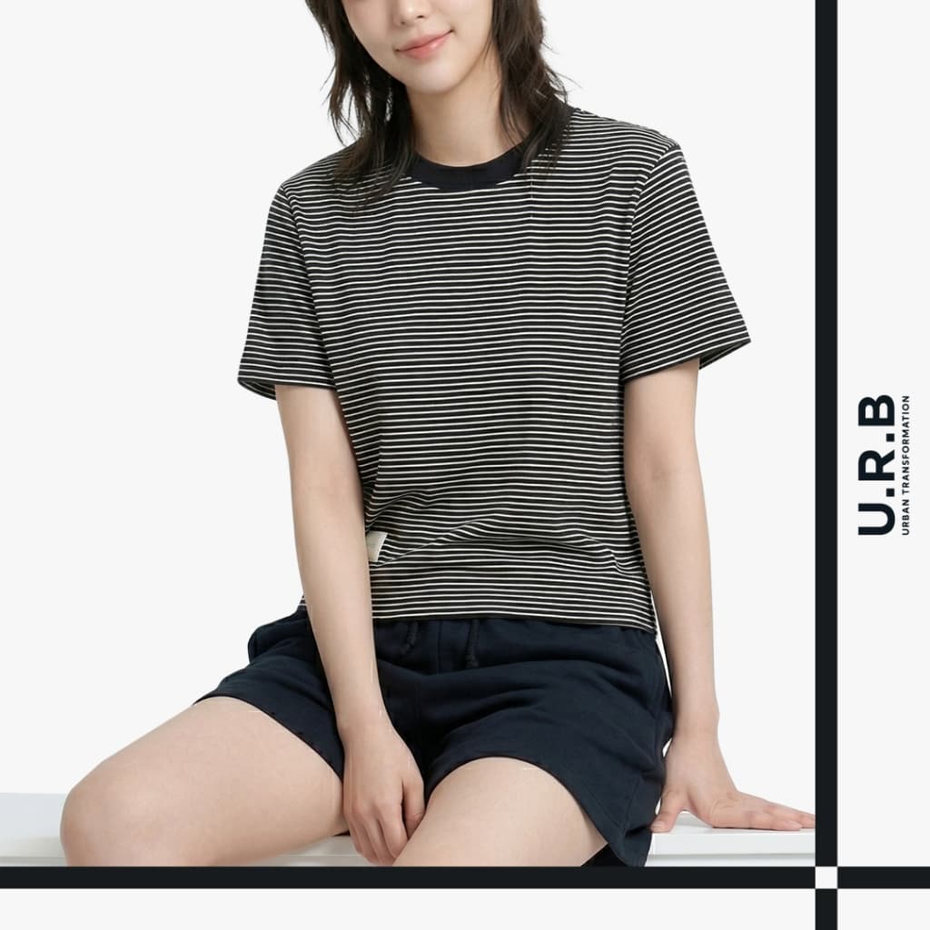 URBAN : WOMEN'S OVERSIZED STRIPED TEE เสื้อโอเวอร์ไซส์ผู้หญิงลายริ้ว รุ่น 1UTWT1070 สี Black - แบล็ค รูปที่ 1