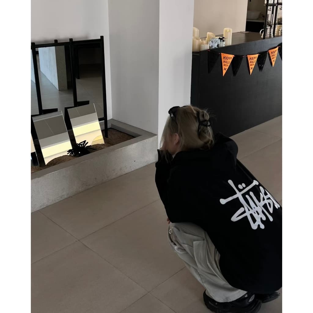 เสื้อสเวตเตอร์มีฮู้ด สำหรับผู้ชายและผู้หญิงSTUSSY BASIC LOGO HOODIE ผ้าฝ้ายแท้เสื้อสวมหัวคู่มีฮู้ดแบรนด์อินเทรนด์ รูปที่ 4