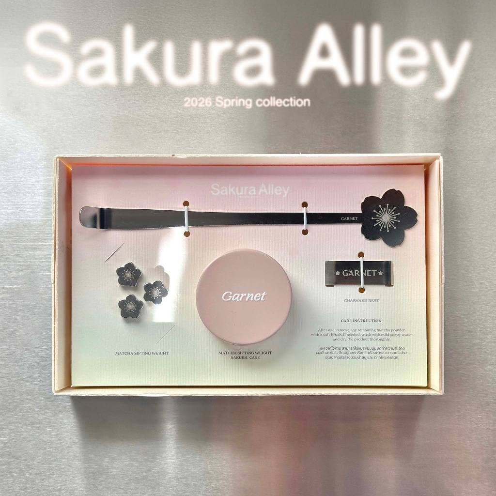 GARNET Sakura Alley Matcha Sifting Weight & Spoon Box Set – เซตลูกร่อนมัทฉะพร้อมช้อนตักมัทฉะลายดอกซากุระแบบ box set รูปที่ 1