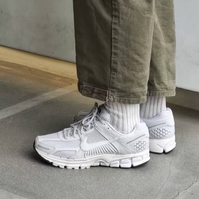 ‼ Nike Zoom Vomero 5 รูปที่ 5