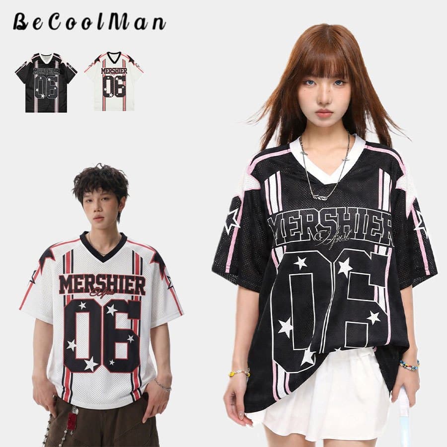 BecoolManวินเทจสไตล์อเมริกัน เสื้อยืด พิมพ์ลายดิจิตอล เสื้อบอล ตาข่ายกลวง ระบายอากาศฤดูร้อน คอวี สไตล์สปอร์ตทรงหลวม รูปที่ 1