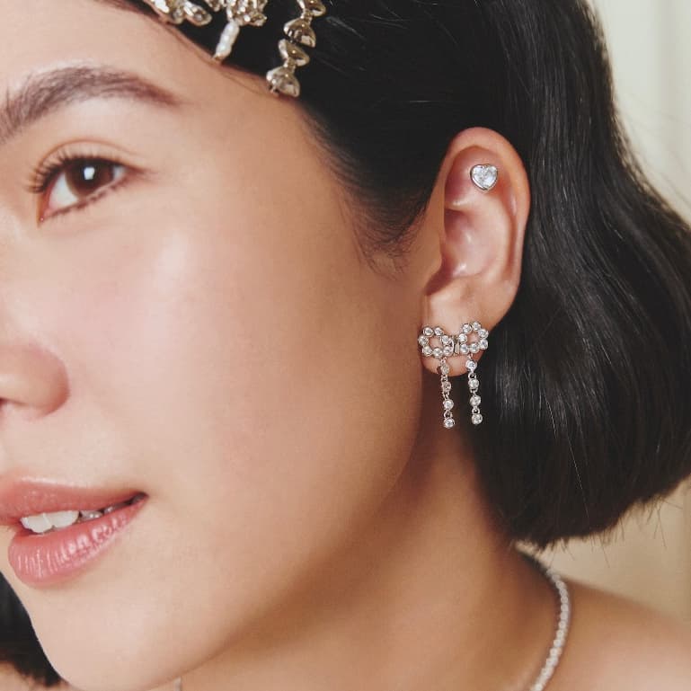 YVIS Diamond Drops Stud Brass Earring - YVIS X Proud O Wedding รูปที่ 3