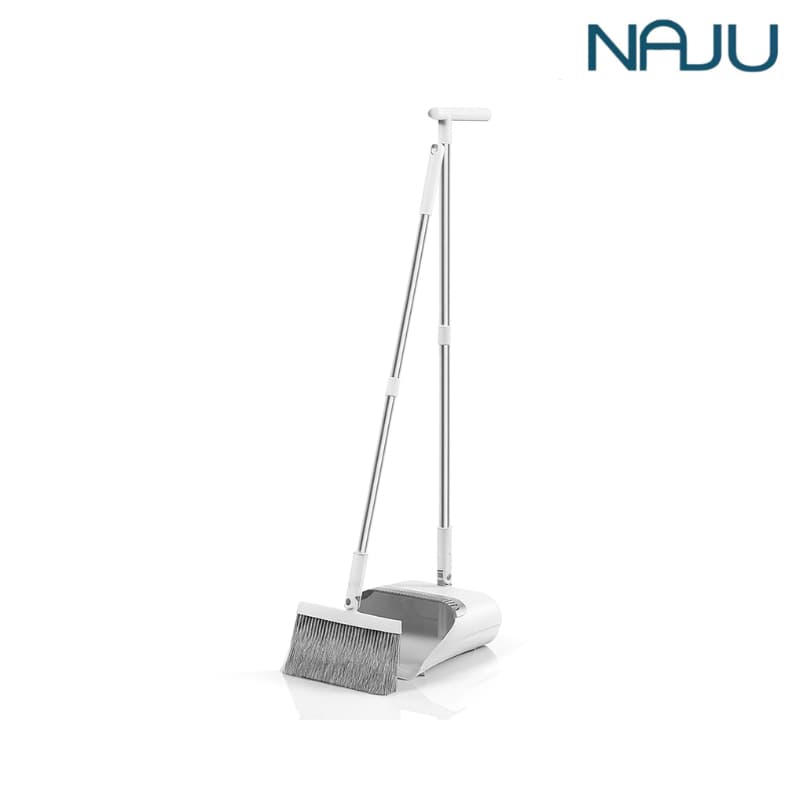 Naju ไม้กวาดพร้อมที่ตักผง ชุดไม้กวาดพร้อมที่โกยผง Broom set หมุนได้ 180° พับได้ป้องกันฝุ่นกระจาย กำจัดฝุ่นได้ทุกมุม รูปที่ 1