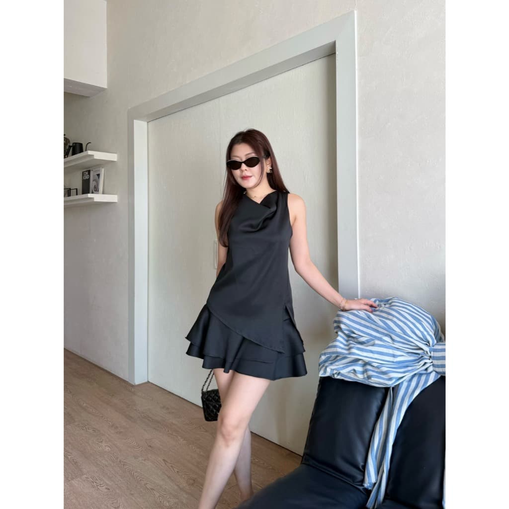 Alley Set :: ชุดเซ็ทกระโปรงสั้น ชุดเซ็ท 2 ชิ้น กระโปรงสั้น เสื้อคอถ่วงแขนกุด ผ้าลื่นใส่สบาย มีซับใน BETTY รูปที่ 4