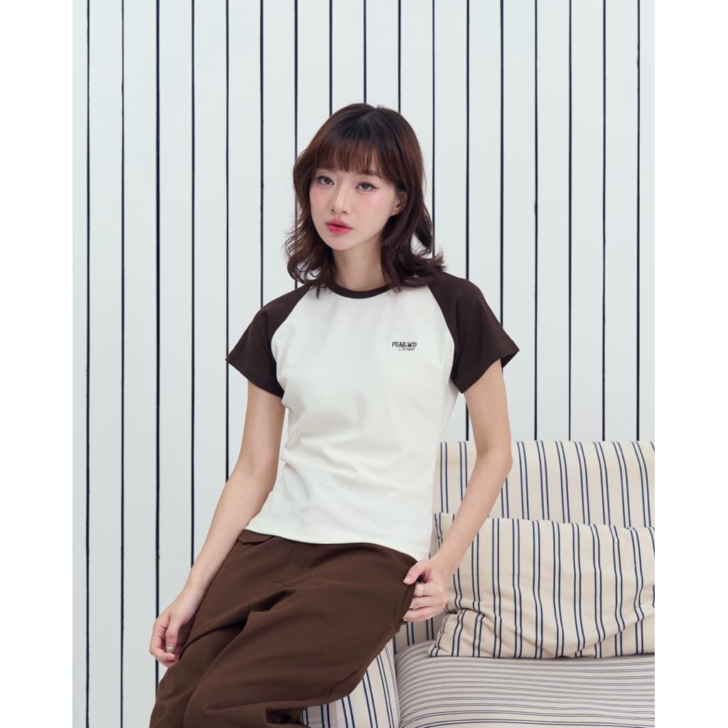 Calm cut T-shirt two tone เสื้อยืดแต่งแขนทูโทน แต่งป้ายโลโก้ รูปที่ 4
