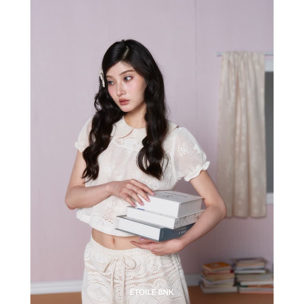 ÉTOILE BNK MIKI TOP เสื้อครอปแขนตุ๊กกา คอปกบัว รูปที่ 2