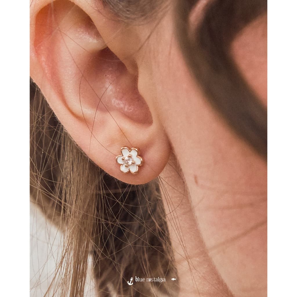 Julys - acrylic daisy stud earrings รูปที่ 3