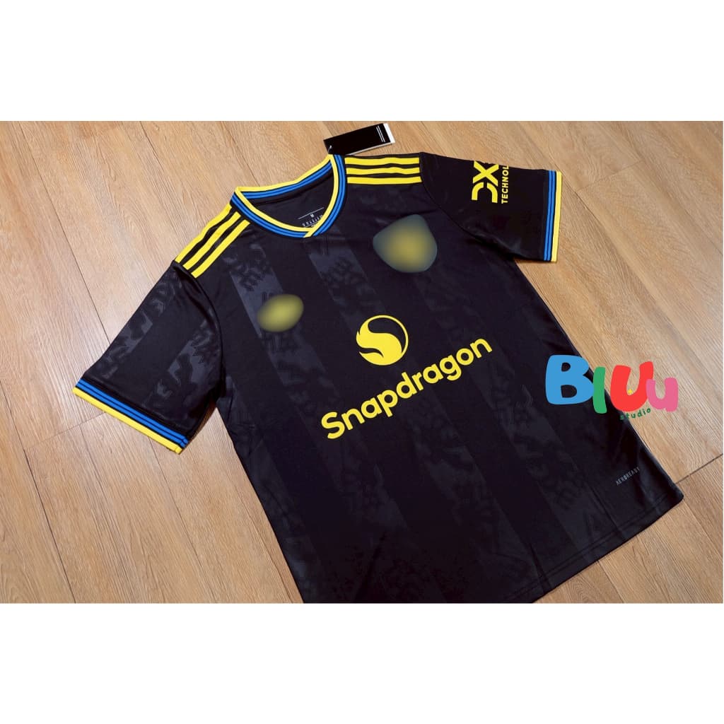 เสื้อฟุตบอล แมuยู ชุด3 สีดำ ฤดูกาล 2025-26 เกรดแฟนบอล โลโก้ปัก ในไทย รูปที่ 3
