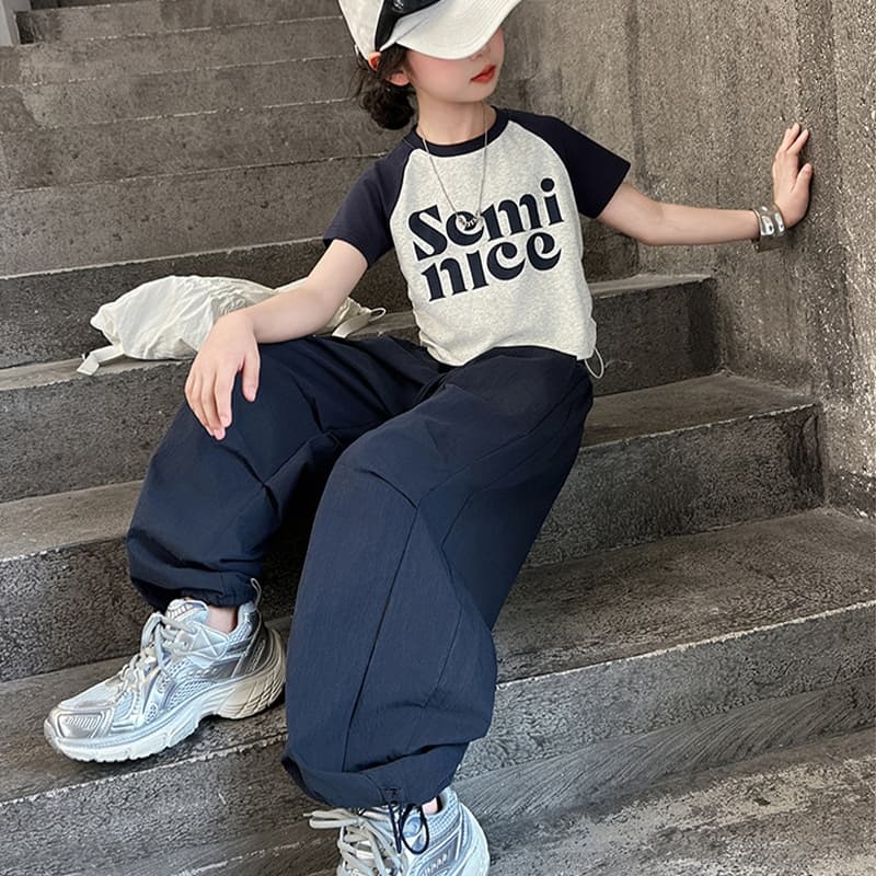 BEAR BABY ชุดแฟชั่นเด็กหญิง เสื้อยืดแขนสั้น+กางเกงคาร์โก้ขายาว สไตล์เกาหลี แฟชั่นฤดูร้อน ไซส์120-170 รูปที่ 6