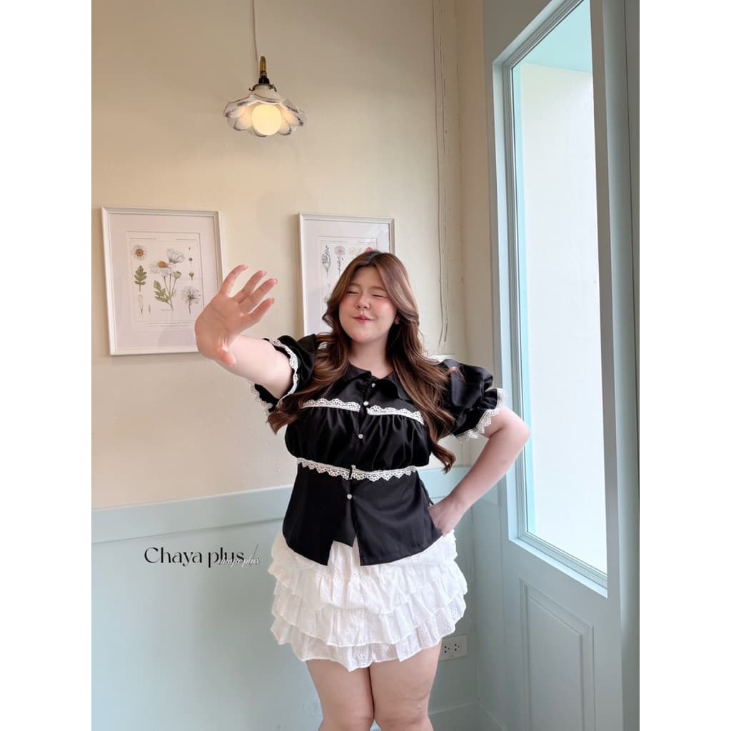 LindaaPlus-- เสื้อคอบัวลูกไม้สาวอวบ ˖ แต่งจีบอก แต่งลูกไม้รอบตัว พร้อมเชือกหลังมัดเข้ารูป รูปที่ 4