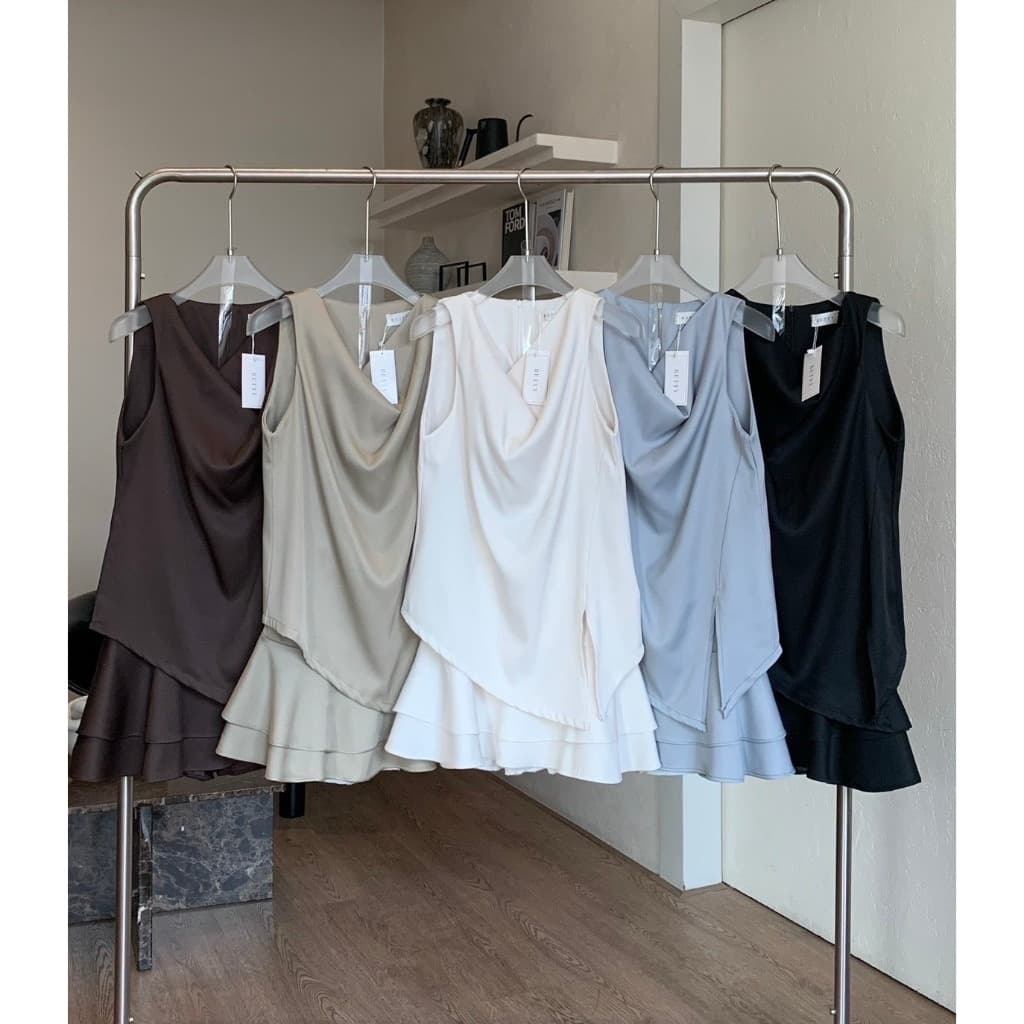 Alley Set :: ชุดเซ็ทกระโปรงสั้น ชุดเซ็ท 2 ชิ้น กระโปรงสั้น เสื้อคอถ่วงแขนกุด ผ้าลื่นใส่สบาย มีซับใน BETTY รูปที่ 2