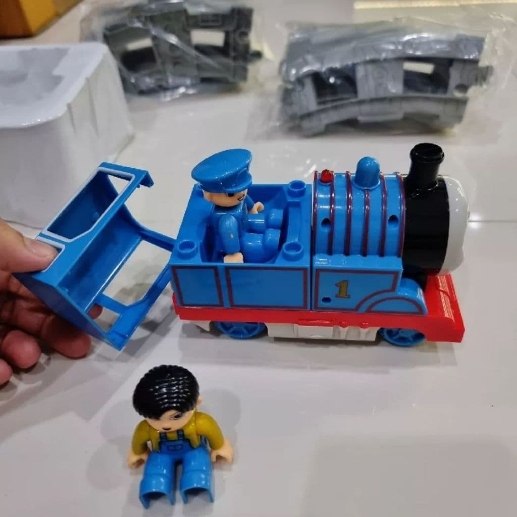 รถของเล่นเด็ก ชุดรถไฟ โทมัสราง รถไฟใส่ถ่านวิ่งได้ มีไฟ มีเสียงดนตรี พร้อมราง รุ่นM รูปที่ 3