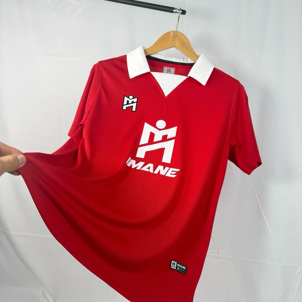 IMANE เสื้อกีฬาคอสีปก พร้อมโลโก้ M กลางตัว IMA1 002 รูปที่ 1