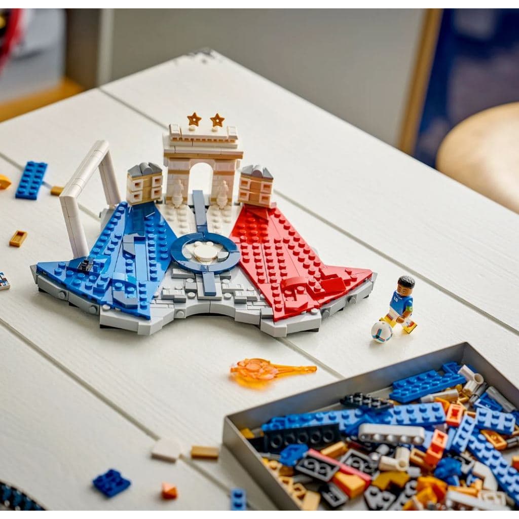 LEGO® Editions Kylian Mbappé – Football Highlights 43013 รูปที่ 7