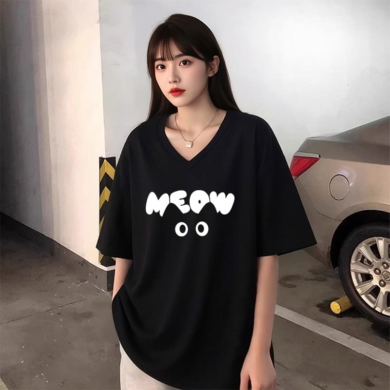 เสื้อยืดแขนสั้นคอวีทรงหลวมขนาดใหญ่สำหรับผู้หญิงไซส์ใหญ่ตัวนี้ เป็นเสื้อผ้าที่เหมาะสำหรับผู้หญิงรูปร่างอวบและมีน้ำหนักเกิ รูปที่ 4