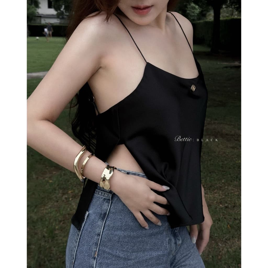 BETTIE b a s i c s a t i n / นางแบบอก 32 ใส่ S รูปที่ 1