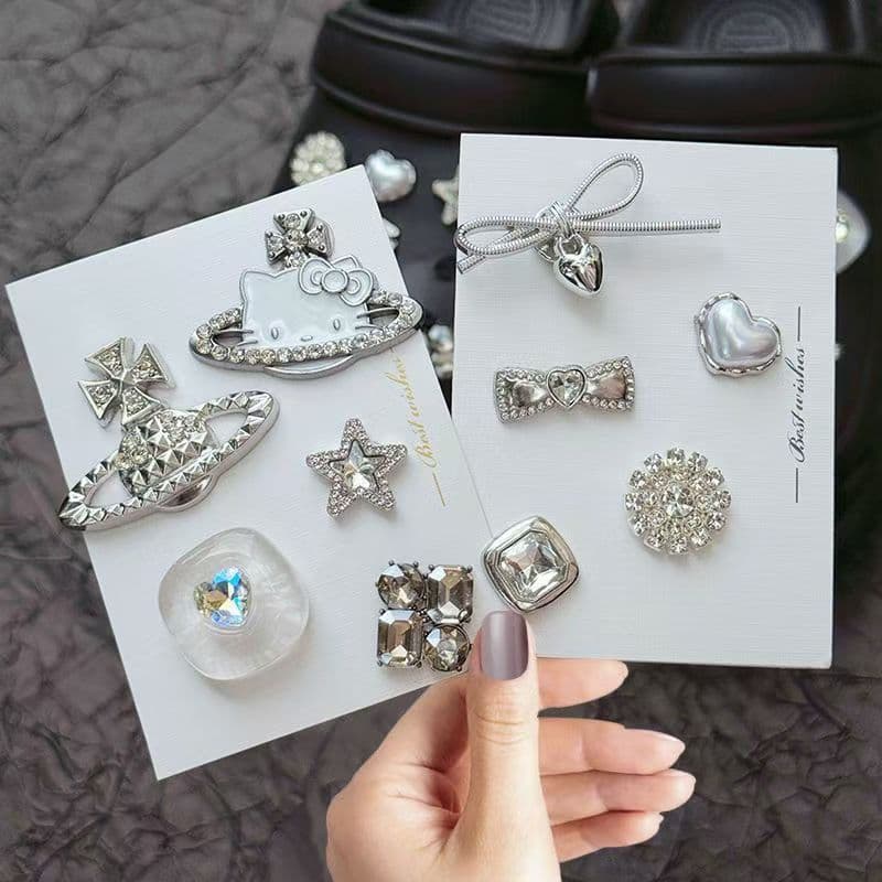 10 ชิ้น เช๊ตการ์ตูน ตุ๊กตาร้านไทย#จิบบิท#ติดรองเท้า#กระเป๋า#DIY น่ารัก อุปกรณ์เสริมจัดส่งทันที รูปที่ 9