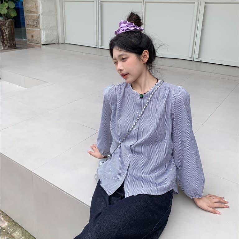 cherryshop เสื้อแฟชั่นเชิ้ตผู้หญิงเกาหลีสีน้ำเงิน กระดุมมุกคอกลม เสื้อน่ารักๆแขนยาวลายทาง หลวมและบาง สไตล์หวานๆ รูปที่ 9