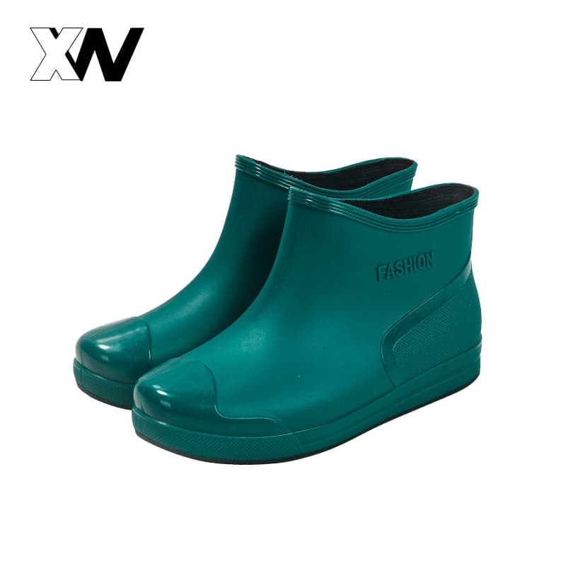 XWbrand รองเท้ากันฝนผู้หญิง ทรงสั้นแฟชั่นใส่ลุยได้ วัสดุยางกันน้ำกันลื่น พื้นนุ่มเหมาะได้หลายโอกาส จากไทย รูปที่ 1
