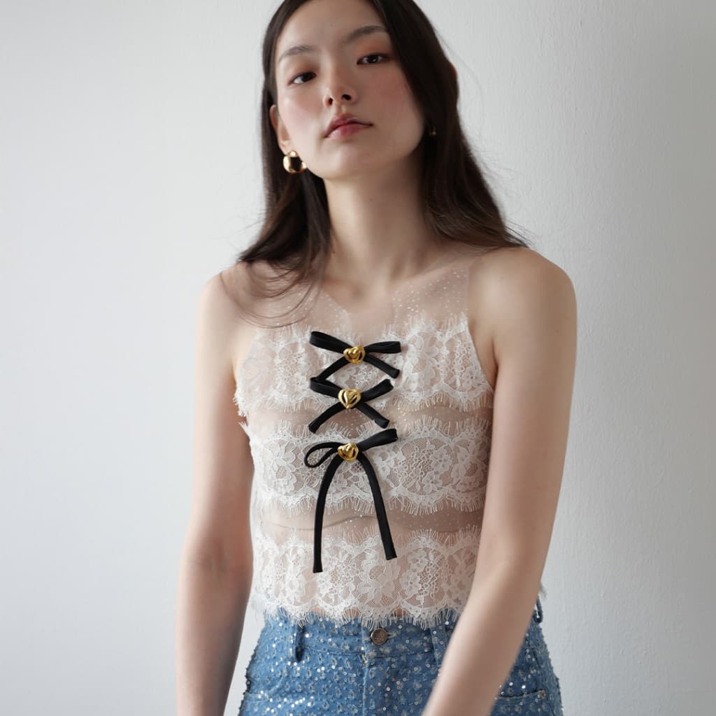 LUCA STUDIO_Karina crop top - เสื้อครอปผ้าตาข่ายแขนกุด ซ้อนด้วยผ้าลูกไม้ ตกแต่งโบว์และกระดุมหัวใจ รูปที่ 1