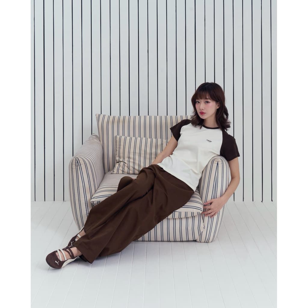 Calm cut T-shirt two tone เสื้อยืดแต่งแขนทูโทน แต่งป้ายโลโก้ รูปที่ 2