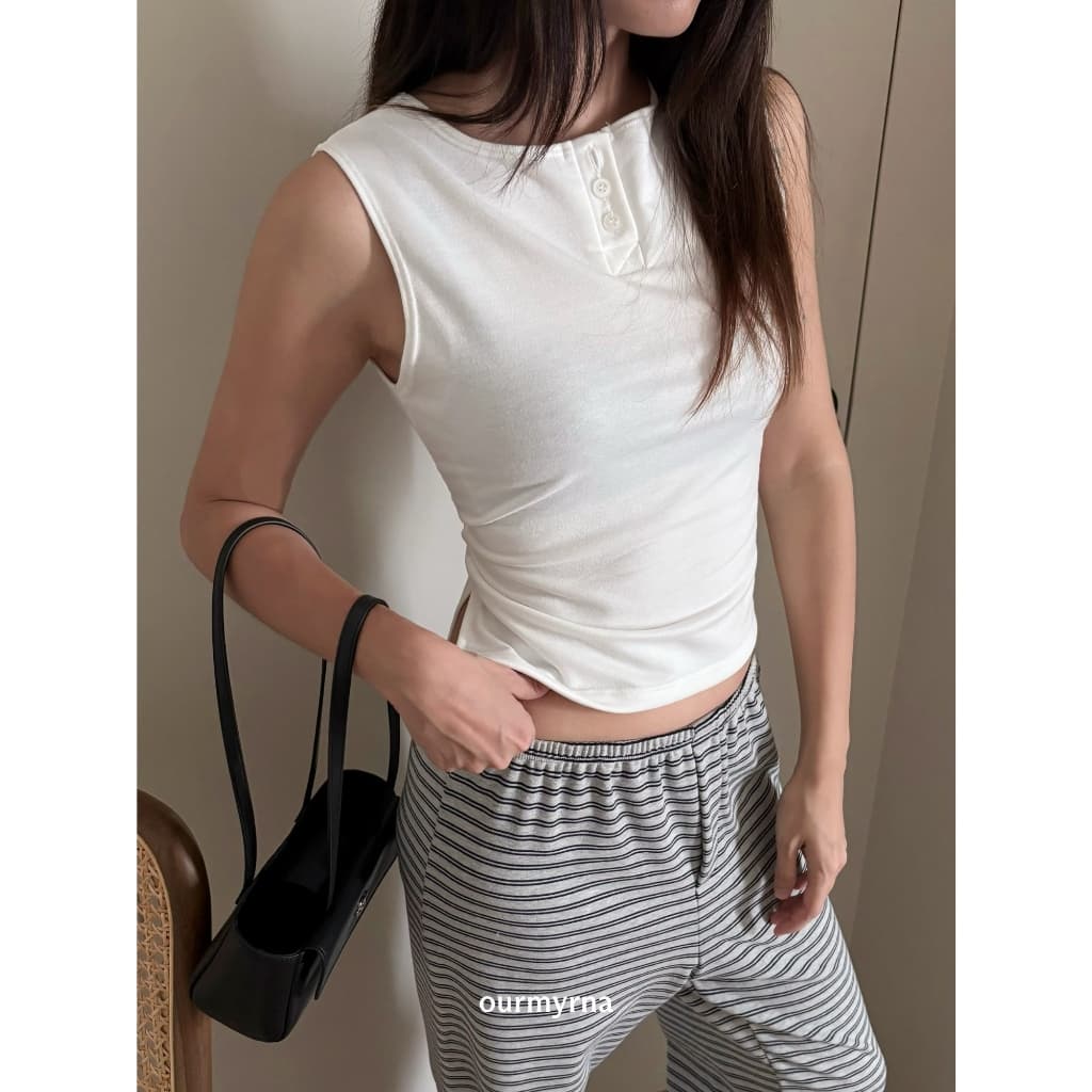 Molly slit sleeveless top รูปที่ 7