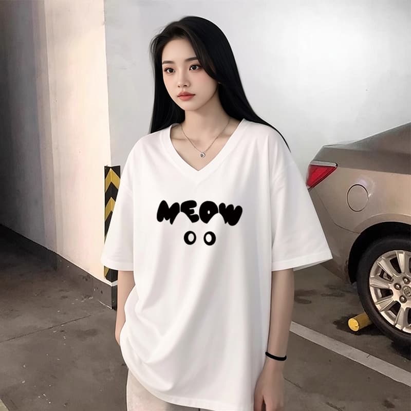 เสื้อยืดแขนสั้นคอวีทรงหลวมขนาดใหญ่สำหรับผู้หญิงไซส์ใหญ่ตัวนี้ เป็นเสื้อผ้าที่เหมาะสำหรับผู้หญิงรูปร่างอวบและมีน้ำหนักเกิ รูปที่ 5