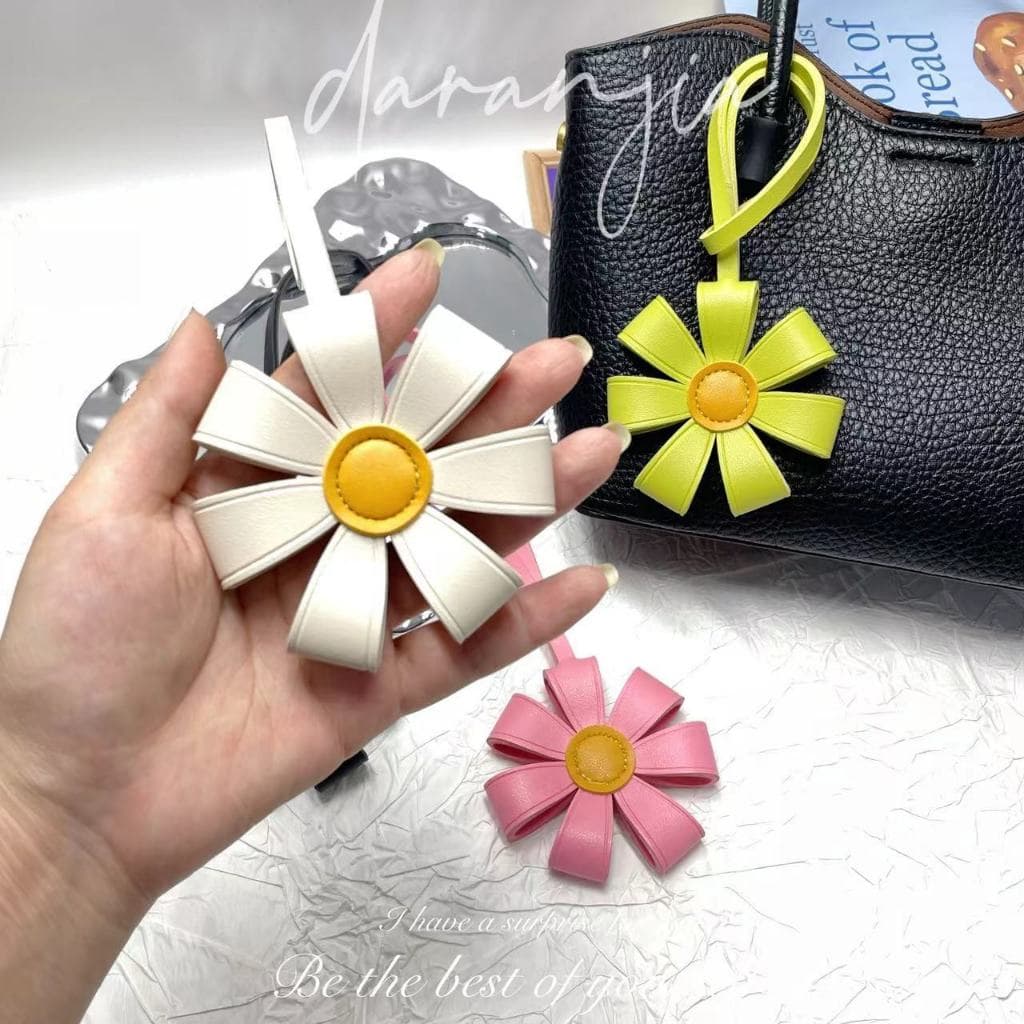 ที่ห้อยกระเป๋าหนังดอกไม้รุ่นใหม่สีสันสดใสเครื่องประดับแขวนตกแต่งกระเป๋าอินเทรนด์น่ารักของขวัญผู้หญิง รูปที่ 6