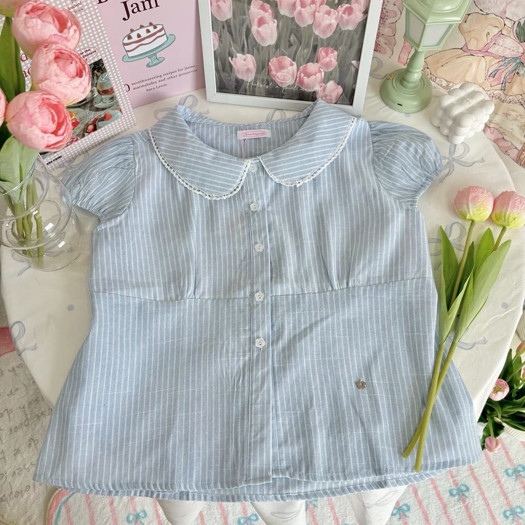 เสื้อคอบัวแต่งลูกไม้แขนจั๊มตุ๊กตา ดีเทลกระดุมหน้าใช้งานได้ น่ารัก สไตล์เกาหลี มินิมอล คาเฟ่ รูปที่ 4