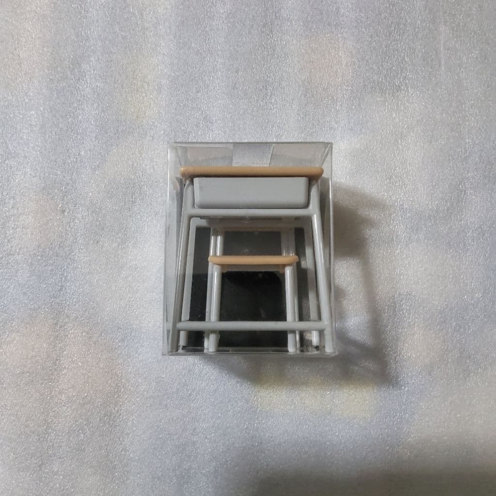 Miniature ชุดโต๊ะนักเรียนญี่ปุ่น สเกล 1/12 โต๊ะจิ๋วเก้าอี้จิ๋ว ใช้กับนั่งจ๋องLookupได้ Yamada โมเดล รูปที่ 1