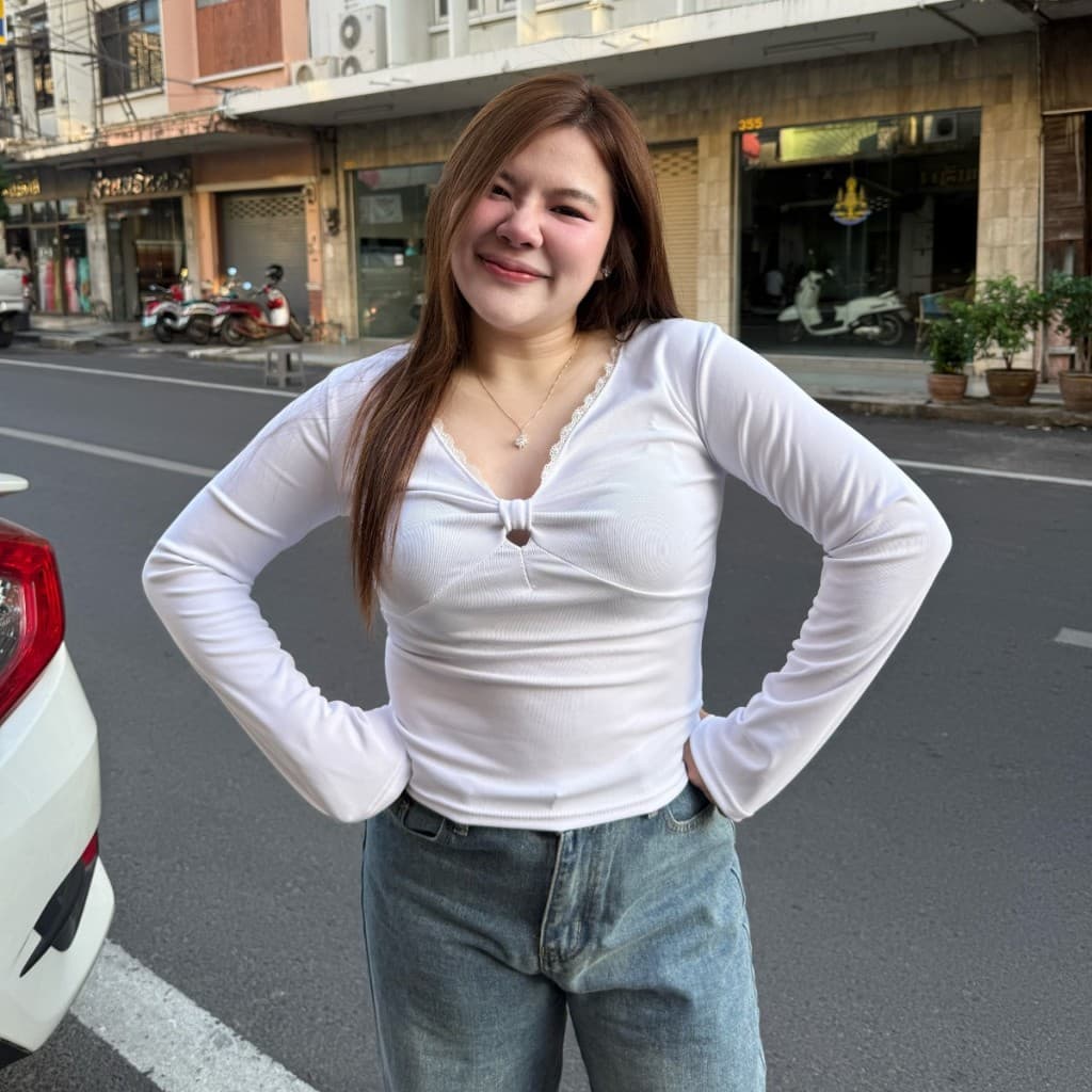 SpinnyHouseเสื้อแขนยาว เสื้อสาวอวบ แต่งลูกไม้ช่วงขอบ มัดโบว์ช่วงอก สาวอวบใส่ได้ ผ้าร่องยืด มีไซส์ M XL รุ่น ยัยนิด รูปที่ 5