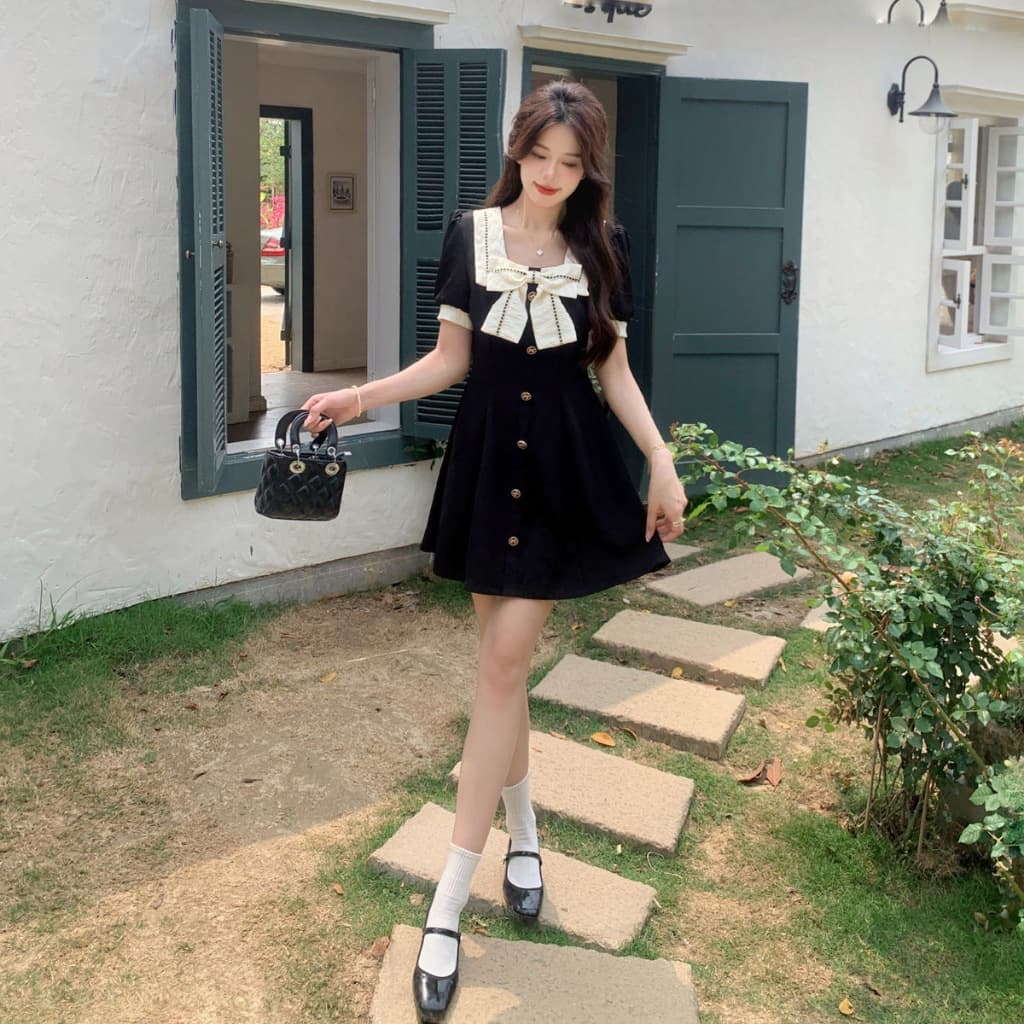 Hotgirl ชุดเดรสผู้หญิง มินิเดรสน่ารัก ชุดผู้หญิงสีดํา แต่งโบว์แขนสั้น คอเหลี่ยม สไตล์เฮปเบิร์น รูปที่ 9