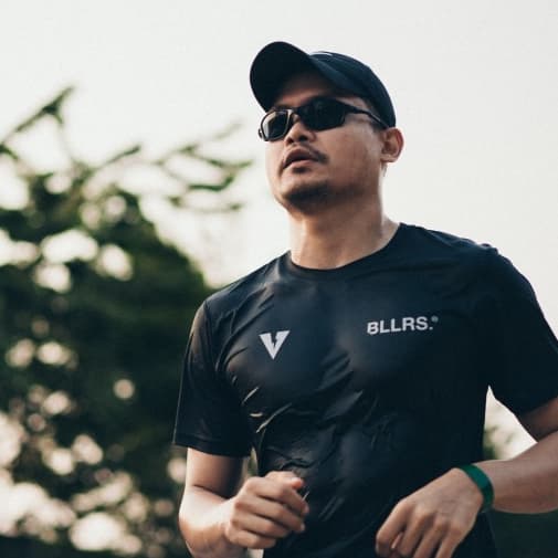 VOLT RUNNING x BLLRS เสื้อวิ่งแขนสั้น รุ่น Acce 004 Running Club สีดำ รูปที่ 5