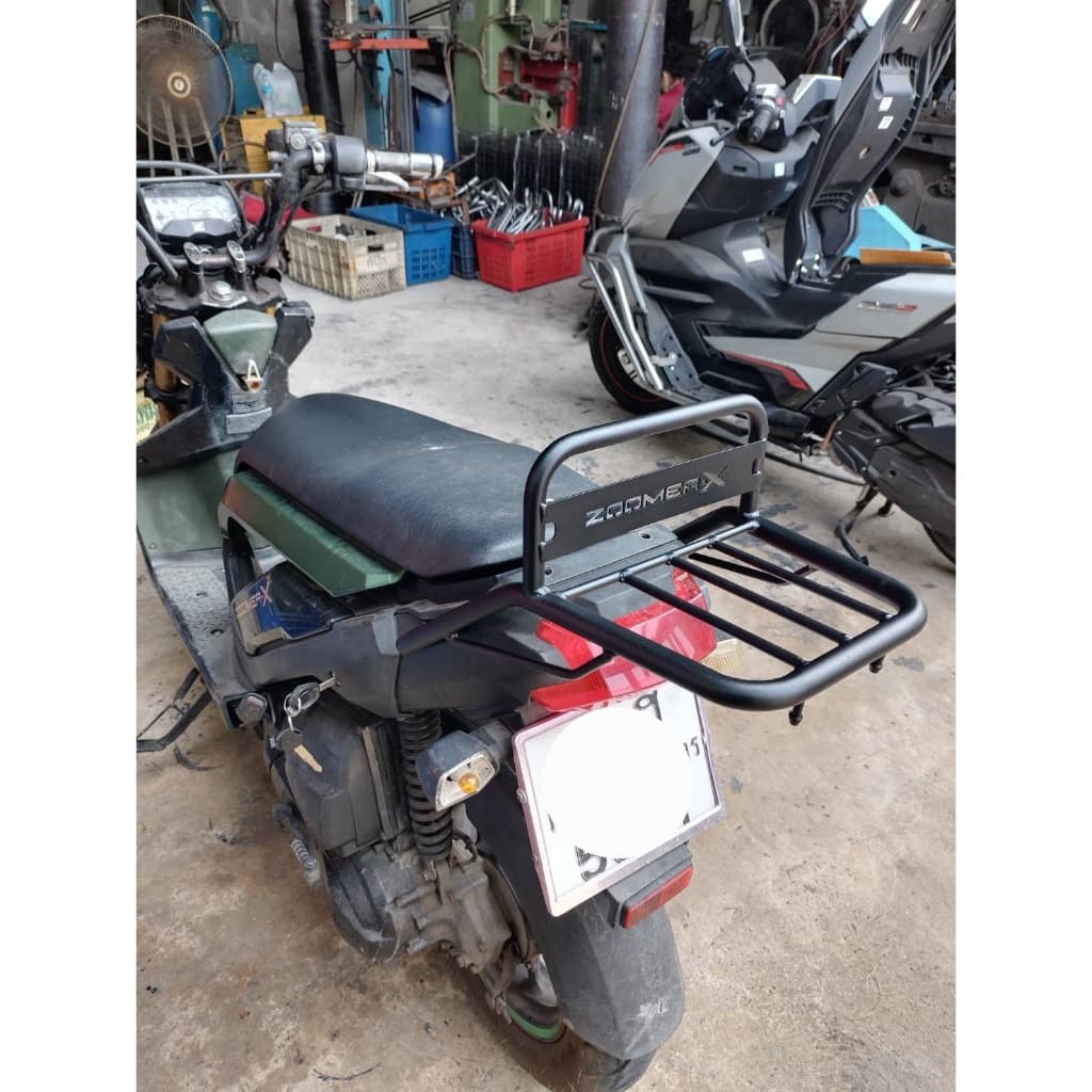 แร็คท้าย ZOOMER-X เหล็กหนาแข็งแรงรับน้ำหนักได้ดี ดีไซน์มาตรฐานติดตั้งเข้ากับตัวรถได้พอดี รูปที่ 9