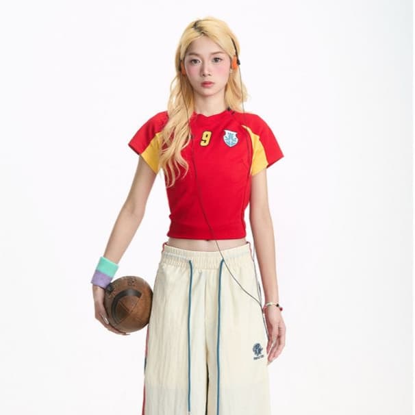 cherryshop เสื้อยืดคอวีแขนสั้นสไตล์สาวฮอตสไตล์ย้อนยุคอเมริกันสำหรับผู้หญิง สไตล์สลิมฟิต ตัวพิมพ์อักษร แฟชั่น รูปที่ 3