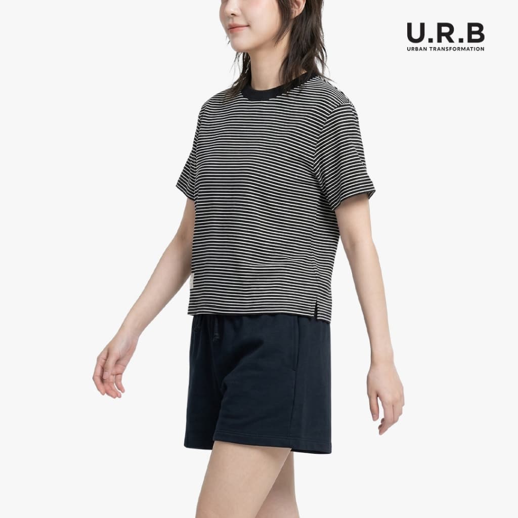 URBAN : WOMEN'S OVERSIZED STRIPED TEE เสื้อโอเวอร์ไซส์ผู้หญิงลายริ้ว รุ่น 1UTWT1070 สี Black - แบล็ค รูปที่ 2