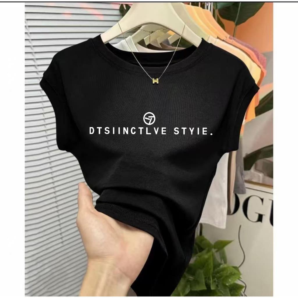 เสื้อยืดแขนกุดทรงเข้ารูปคุณภาพสูงสำหรับผู้หญิง ดีไซน์เรียบหรู แขนกุด คอทรงกลม เสื้อครอป จัดส่งจากกรุงเทพฯ รูปที่ 3