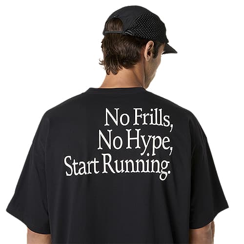 ASICS : 2031F321.002 RUNNER MESSAGE GRAPHIC RELAXED TEE MEN เสื้อคอกลมผู้ชาย รูปที่ 6