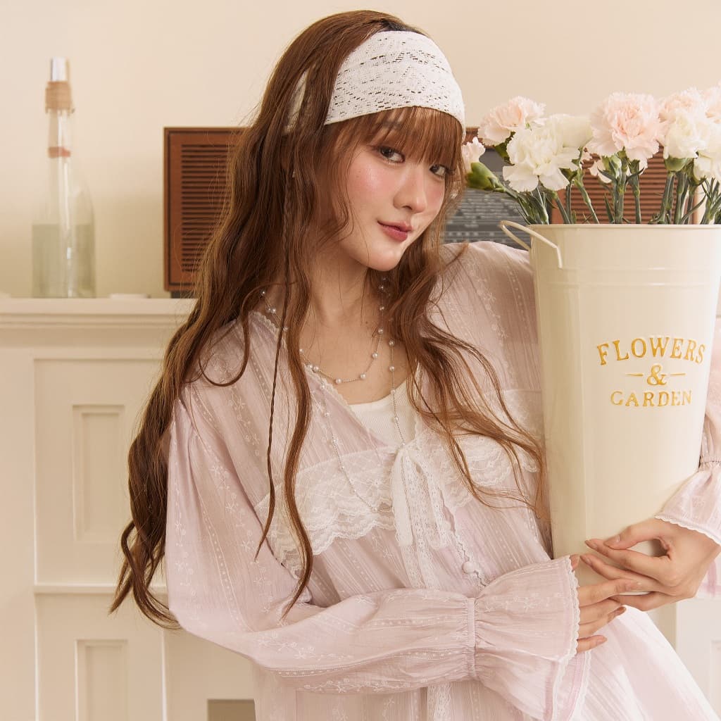 DAILYLOOK.SM --- Ivy top เสื้อแขนยาวผ้าลูกไม้ เนื้อผ้าบางเบา มี Texture ลายดอกไม้ รูปที่ 6