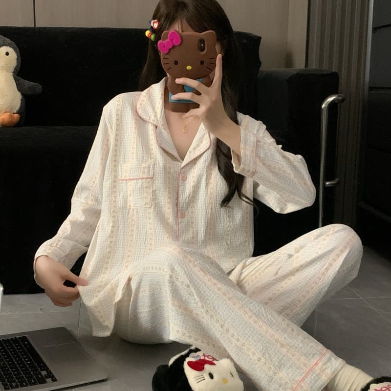 ชุดนอนแขนยาวขายาว ไหมญี่ปุ่นลายเดซี่ฟ้า งานพรีเมี่ยม รูปที่ 4