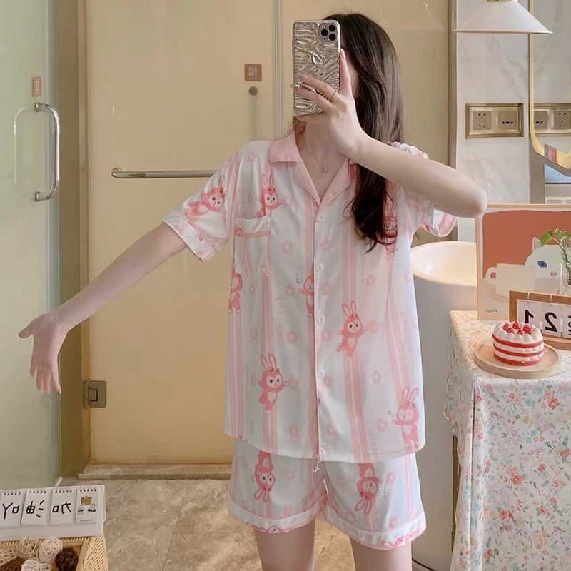 H-apparel shop ชุดนอนผู้หญิงลายการ์ตูนน่ารัก มีปก ประกอบด้วยเสื้อแขนสั้นและกางเกงนอน คุณภาพดี สวมใส่สบาย โปรโมชั่นพิเศษ รูปที่ 7