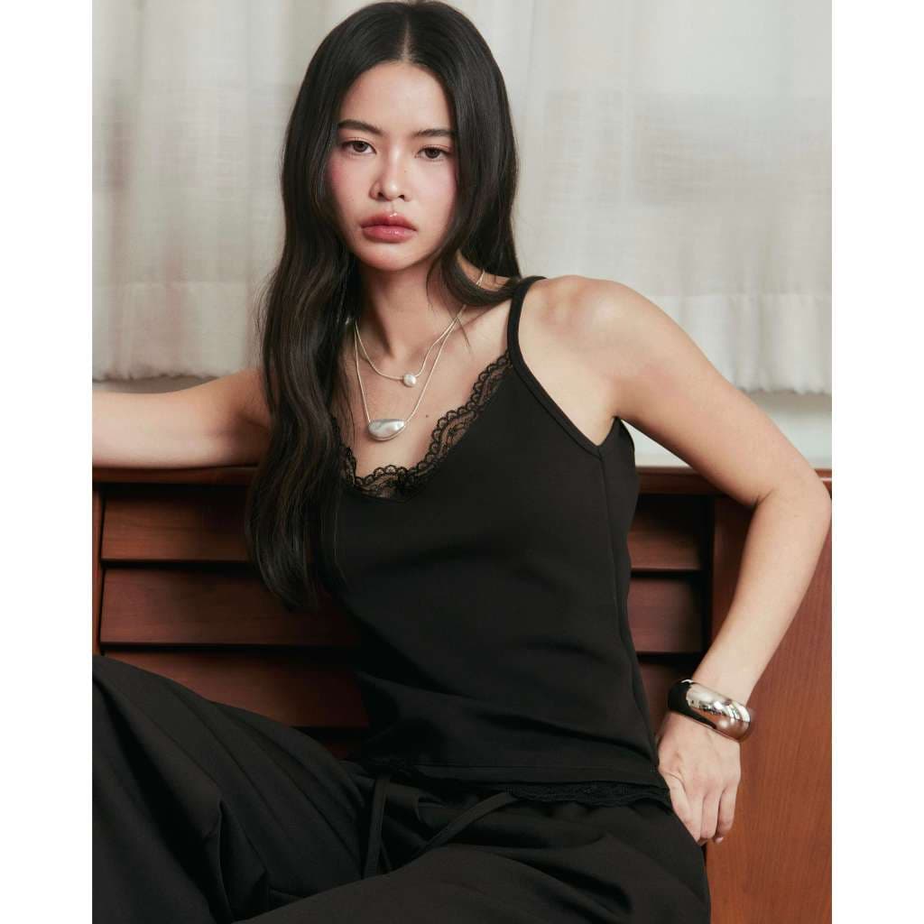 เสื้อสายเดี่ยวขอบลูกไม้ Allure lace top รูปที่ 2