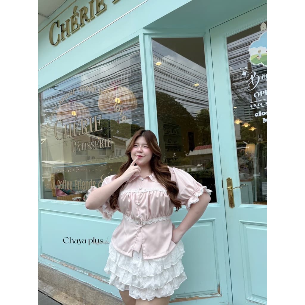 LindaaPlus-- เสื้อคอบัวลูกไม้สาวอวบ ˖ แต่งจีบอก แต่งลูกไม้รอบตัว พร้อมเชือกหลังมัดเข้ารูป รูปที่ 8