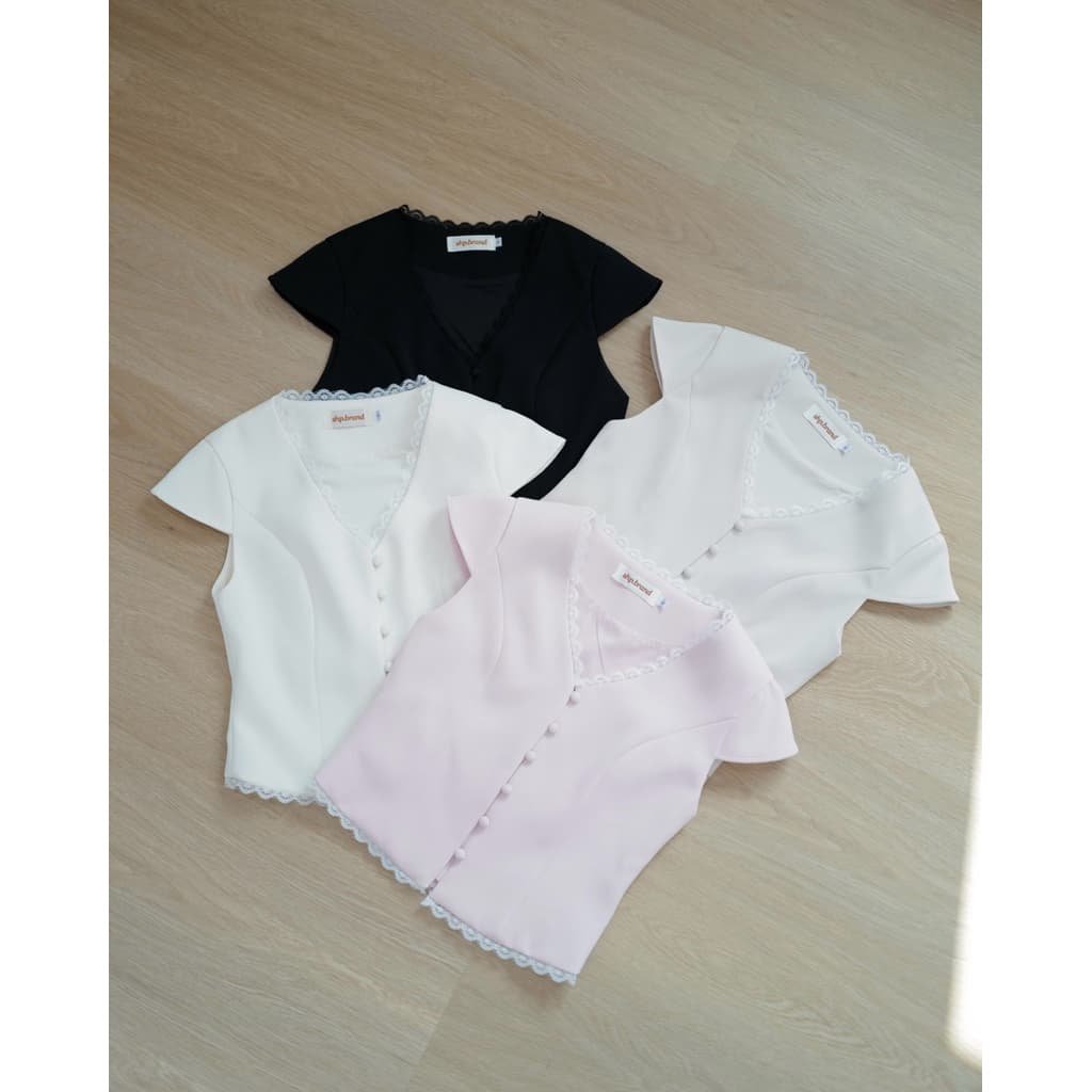 DARLING TOP เสื้อแขนกุดคอวี ผ้าเนื้อนุ่มอัดกาว ทรงสวยอยู่ตัว เพิ่มลูกเล่นด้วยลูกไม้ที่คอเสื้อและปลายเสื้อ รูปที่ 7