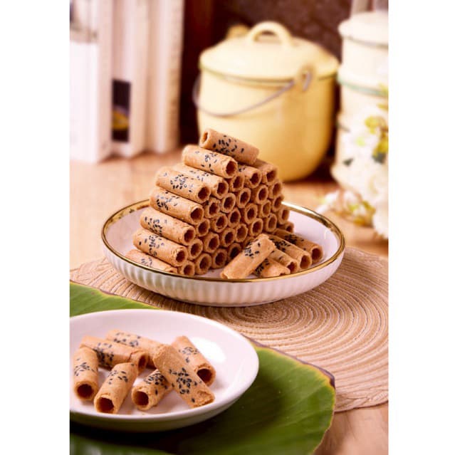 ทองม้วนกะทิสดแท้ ลัลณา Lunna 100g กรอบ หอมงาดำ ขนมไทย ทานเล่น รูปที่ 1