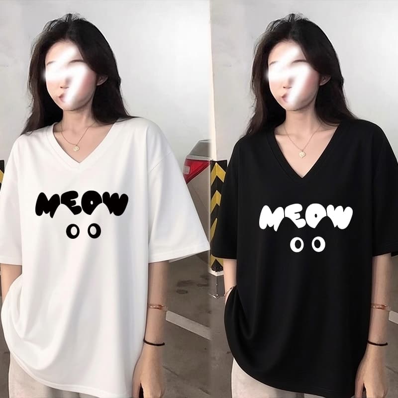 เสื้อยืดแขนสั้นคอวีทรงหลวมขนาดใหญ่สำหรับผู้หญิงไซส์ใหญ่ตัวนี้ เป็นเสื้อผ้าที่เหมาะสำหรับผู้หญิงรูปร่างอวบและมีน้ำหนักเกิ รูปที่ 1